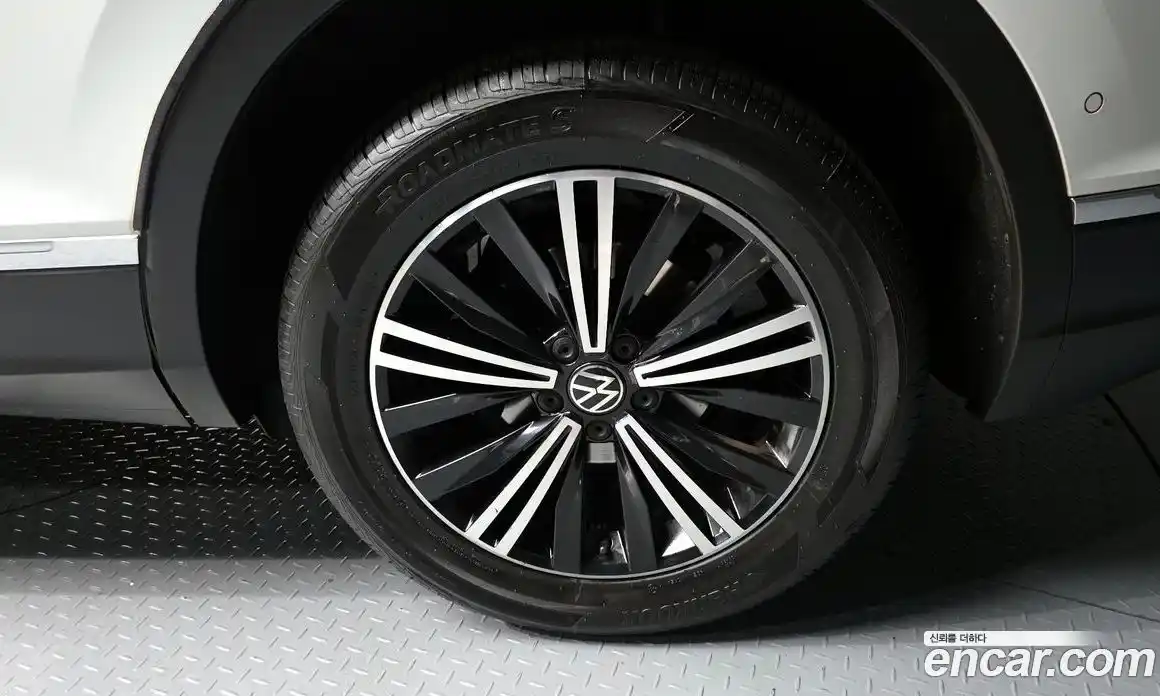 Volkswagen Tiguan 2022 2.0 гидро в Москве № 1350410, фото 7