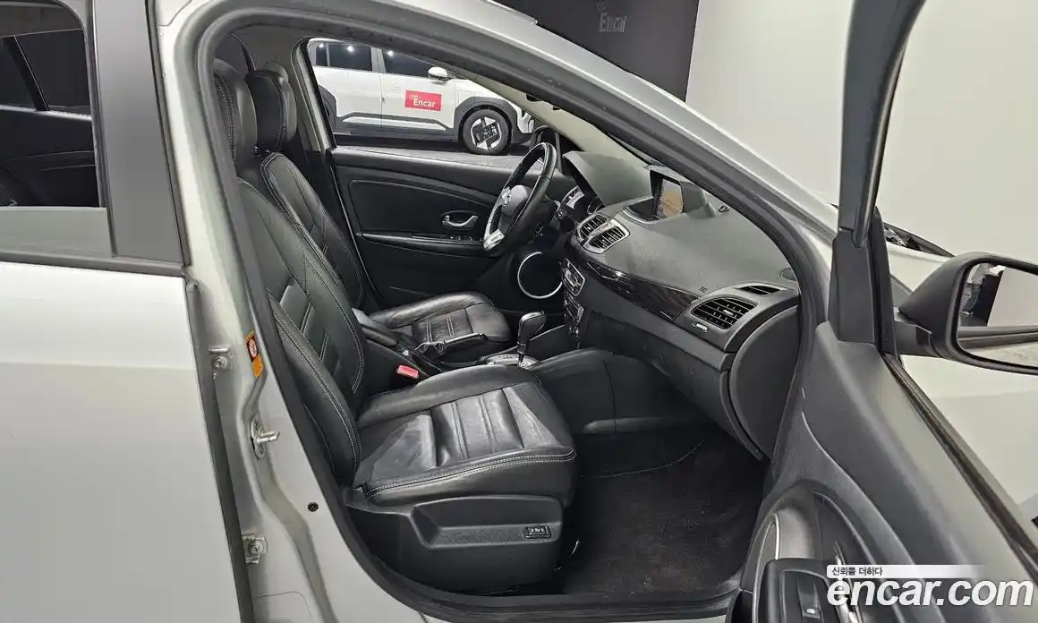 Renault SM3 2014 1.6 гидро в Москве № 1402755, фото 16