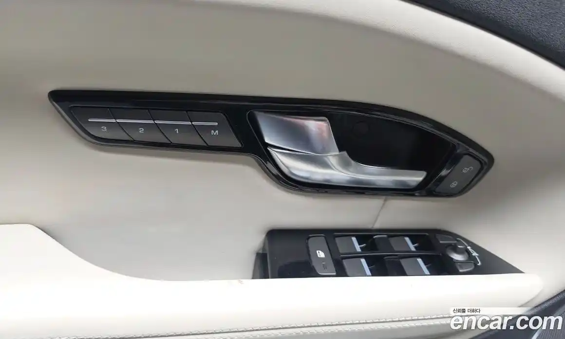 Land Rover Range-Rover Evoque 2018 2.0 гидро в Москве № 1619498, фото 20