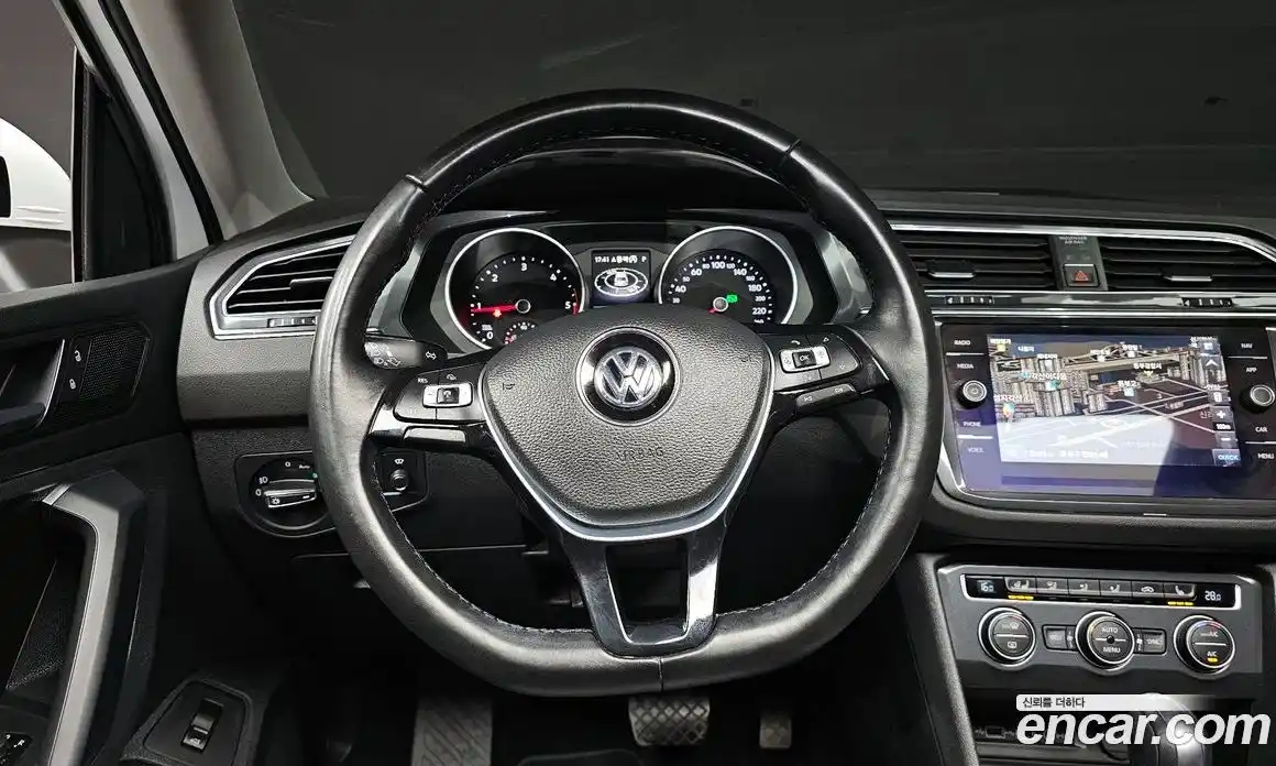 Volkswagen Tiguan 2018 2.0 гидро в Москве № 1623240, фото 17