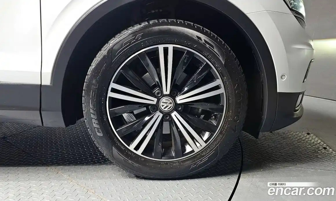 Volkswagen Tiguan 2018 2.0 гидро в Москве № 1623240, фото 6
