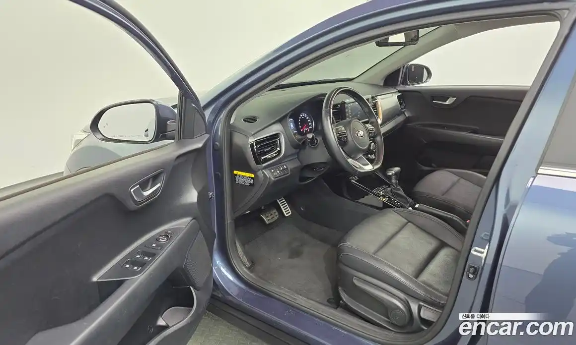 Kia Stonic 2020 1.4 гидро в Москве № 1831664, фото 10
