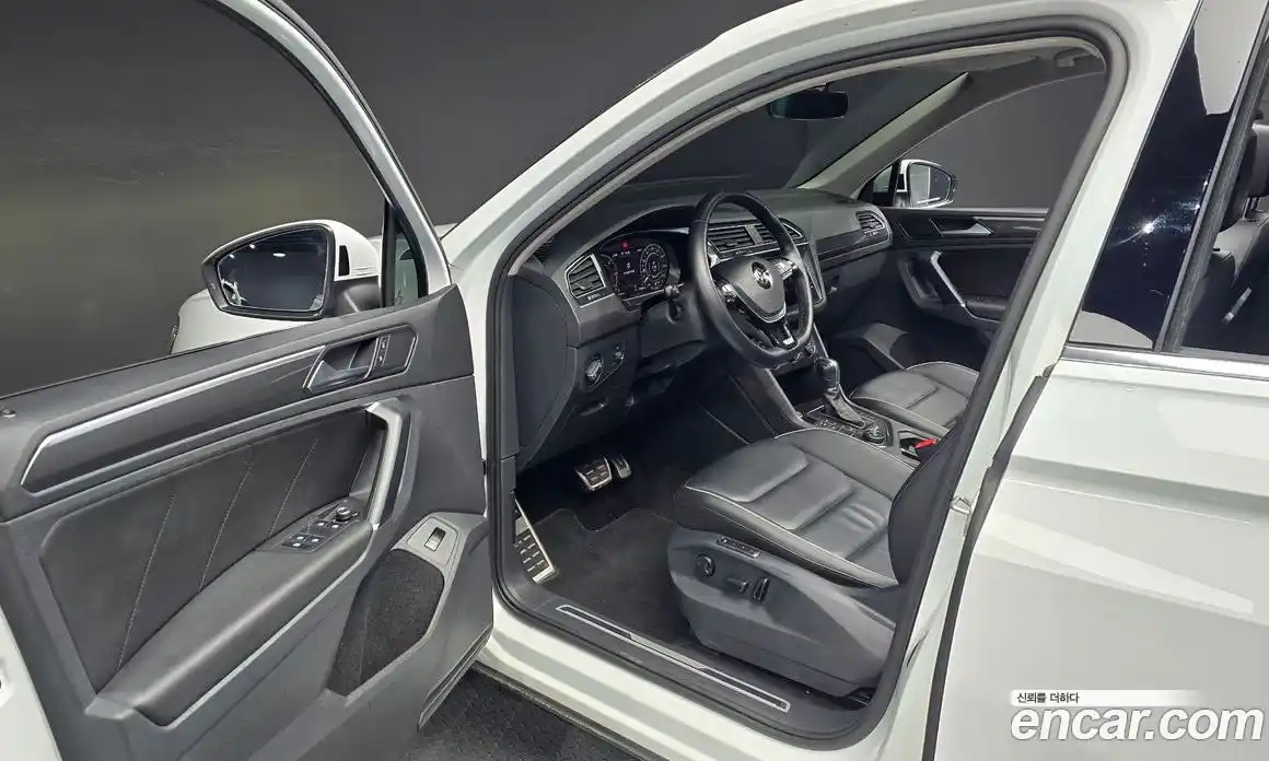 Volkswagen Tiguan 2018 2.0 гидро в Москве № 1838114, фото 11
