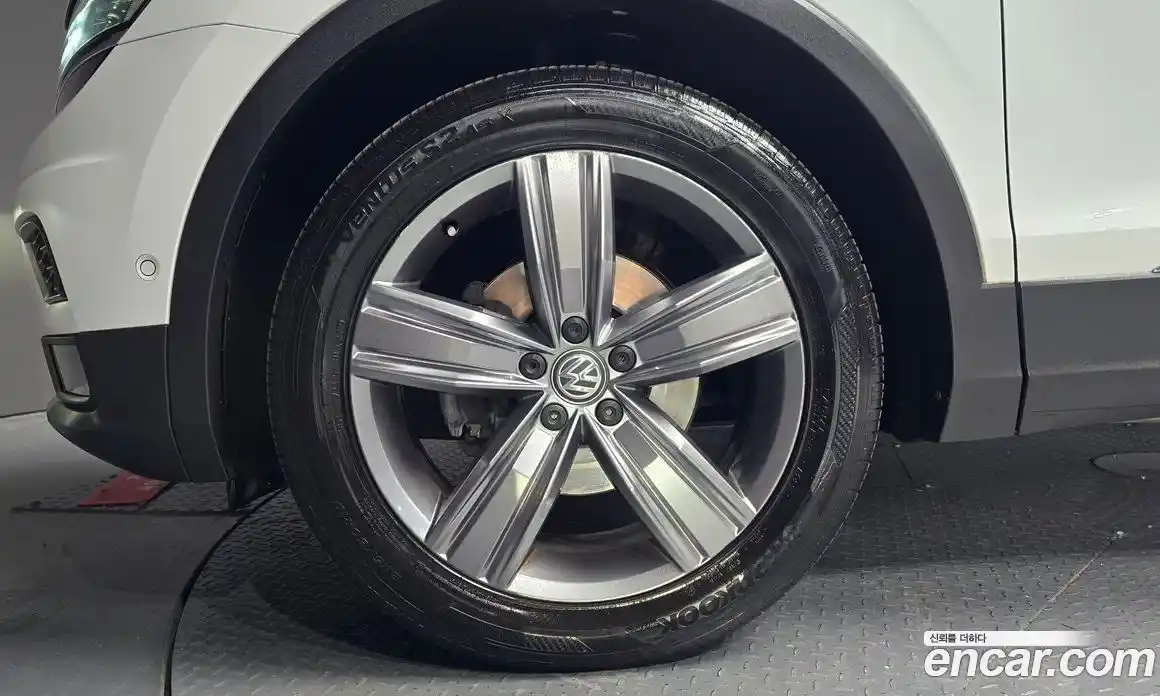 Volkswagen Tiguan 2018 2.0 гидро в Москве № 1838114, фото 5