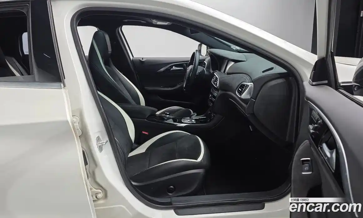 Infiniti Q30 2017 2.0 гидро в Москве № 1840999, фото 17