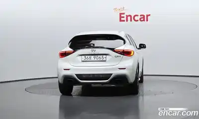 Infiniti Q30 2017 2.0 гидро в Москве № 1840999, миниатюра 4