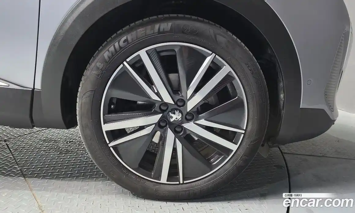 Peugeot 5008 2024 1.2 гидро в Москве, фото 7