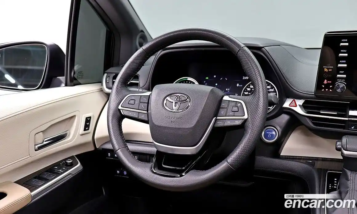 Toyota Sienna 2022 2.5 гидро в Москве № 1015287, фото 13