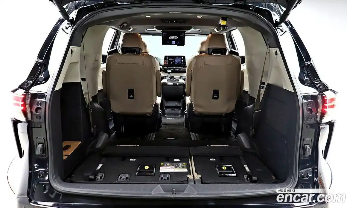 Toyota Sienna 2022 2.5 гидро в Москве № 1015287, фото 19