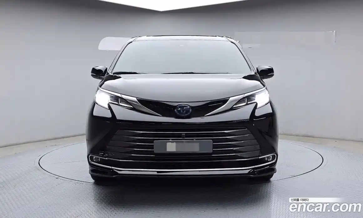 Toyota Sienna 2022 2.5 гидро в Москве № 1015287, фото 3