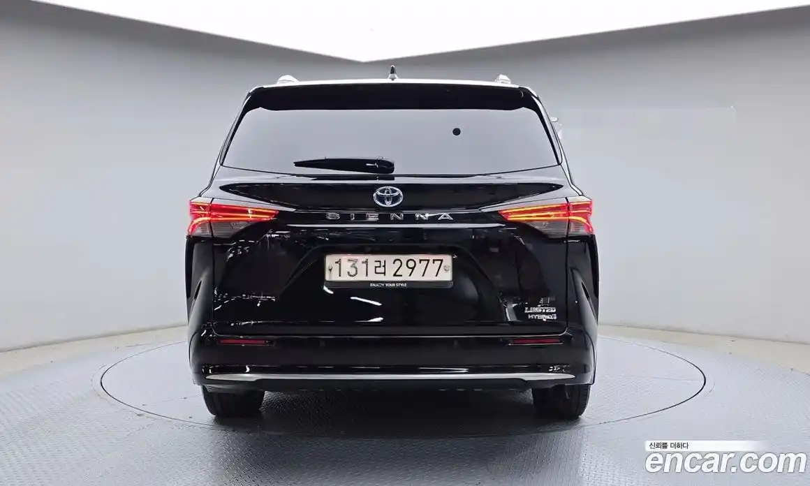 Toyota Sienna 2022 2.5 гидро в Москве № 1015287, фото 4