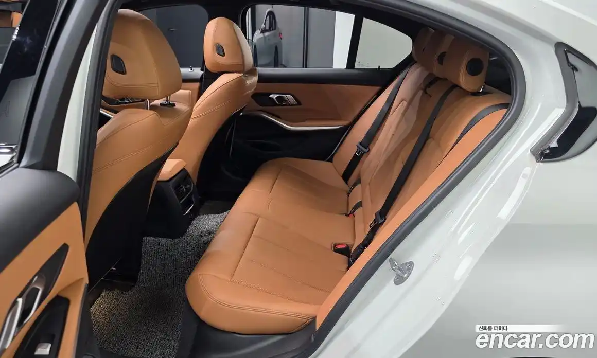 BMW 3-Series 2024 2.0 гидро, фото 16