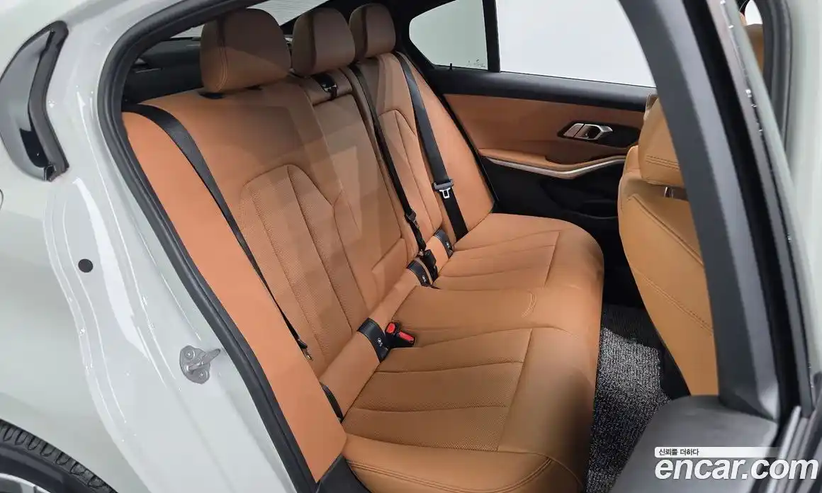 BMW 3-Series 2024 2.0 гидро, фото 17