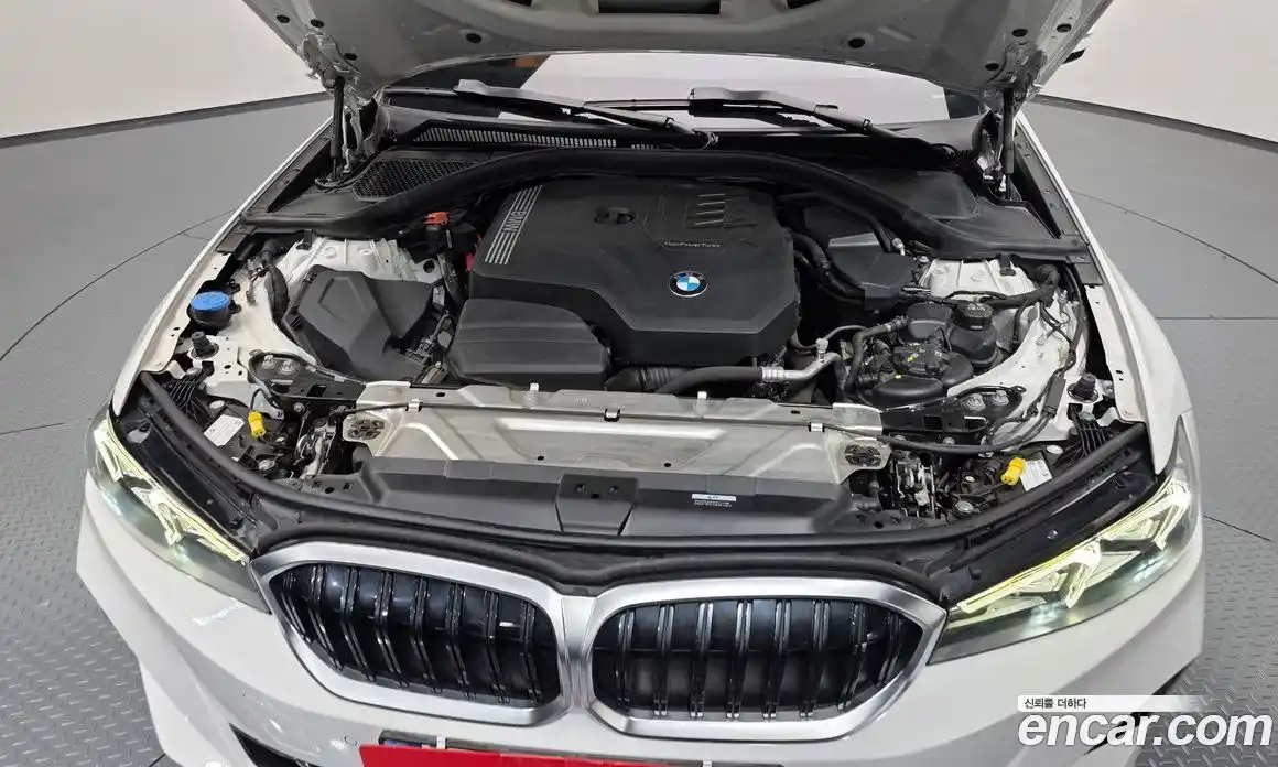 BMW 3-Series 2024 2.0 гидро, фото 6
