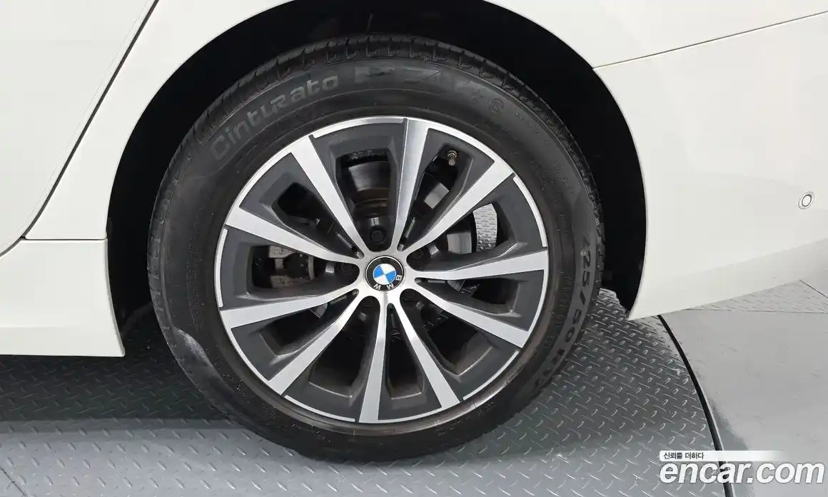 BMW 3-Series 2024 2.0 гидро, фото 7