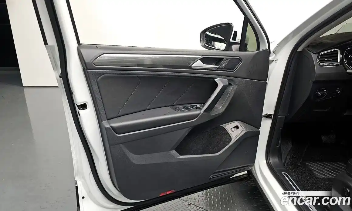 Volkswagen Tiguan 2020 2.0 гидро в Москве № 1405538, фото 14