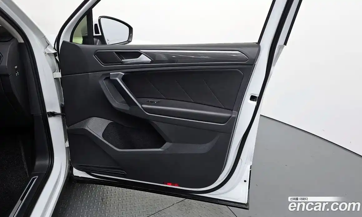 Volkswagen Tiguan 2020 2.0 гидро в Москве № 1405538, фото 27