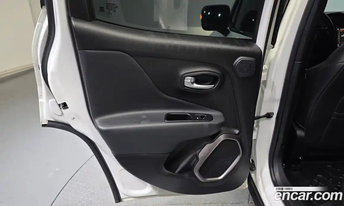 Jeep Renegade 2018 2.0 гидро в Москве № 1424437, фото 15