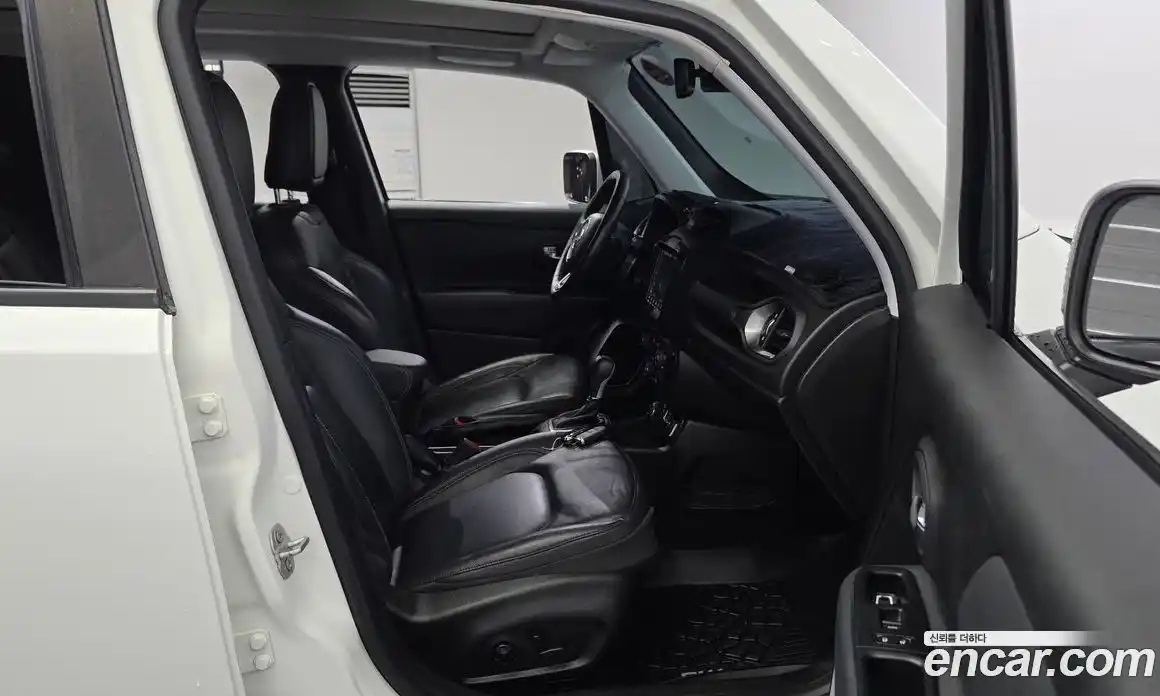 Jeep Renegade 2018 2.0 гидро в Москве № 1424437, фото 18