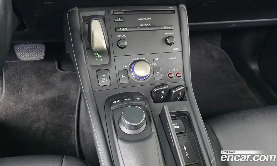 Lexus CT200h 2017 1.8 гидро в Москве № 1548797, фото 12