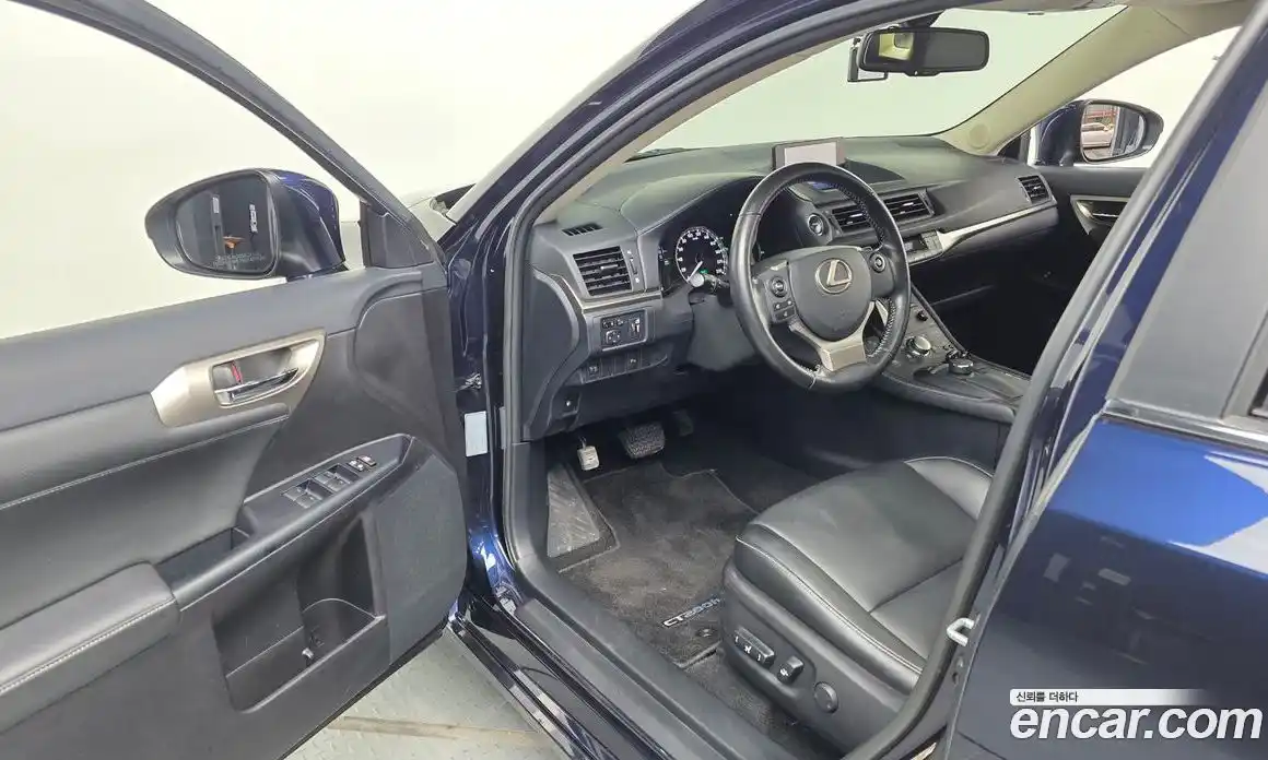 Lexus CT200h 2017 1.8 гидро в Москве № 1548797, фото 13