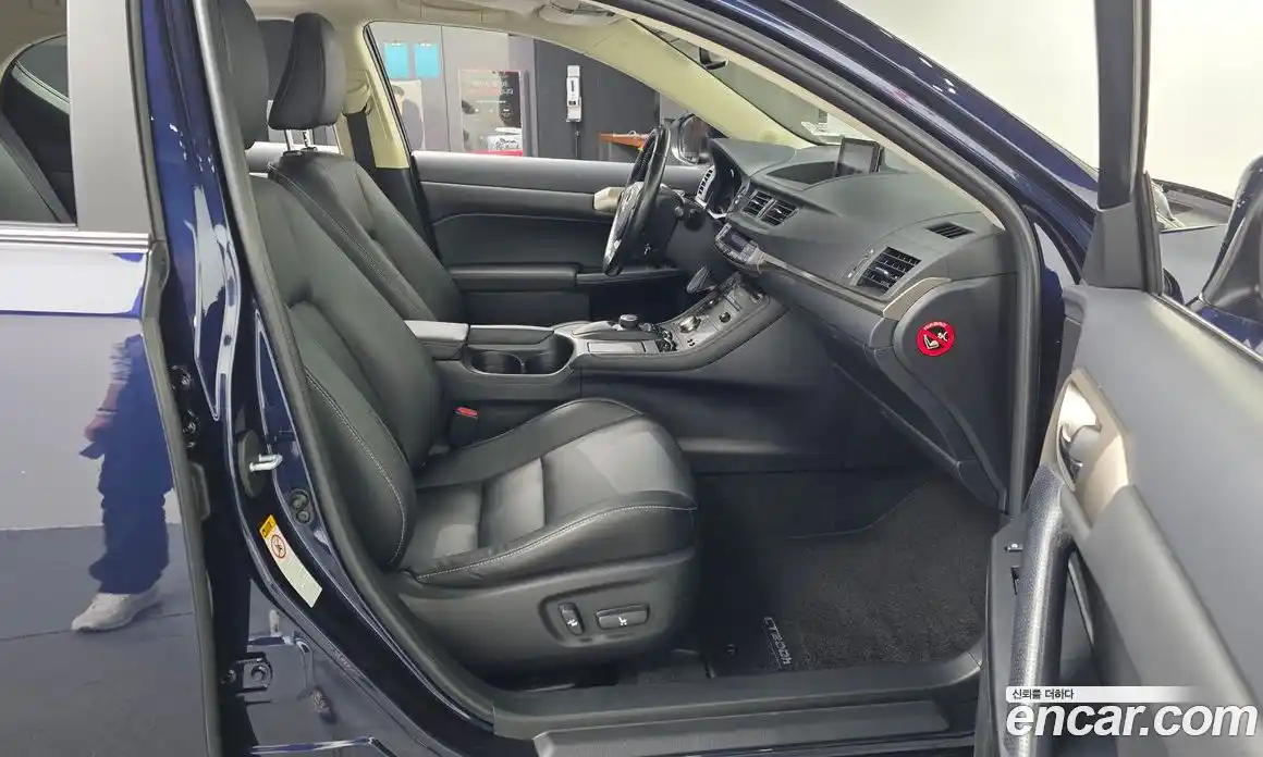 Lexus CT200h 2017 1.8 гидро в Москве № 1548797, фото 17