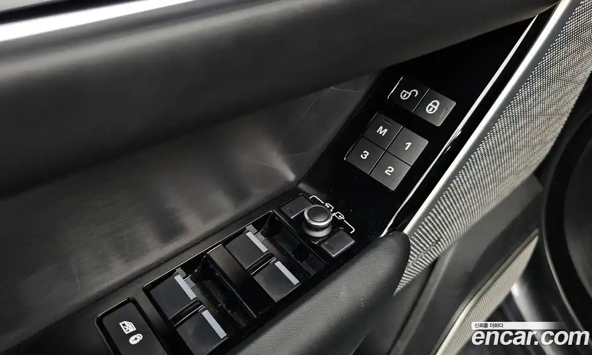 Land Rover Range-Rover Velar 2018 3.0 гидро в Москве № 1619564, фото 35