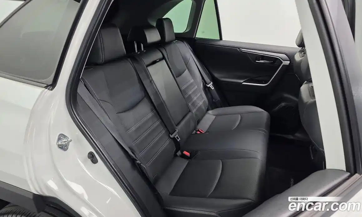 Toyota RAV4 2024 2.5 гидро в Москве № 1624330, фото 16