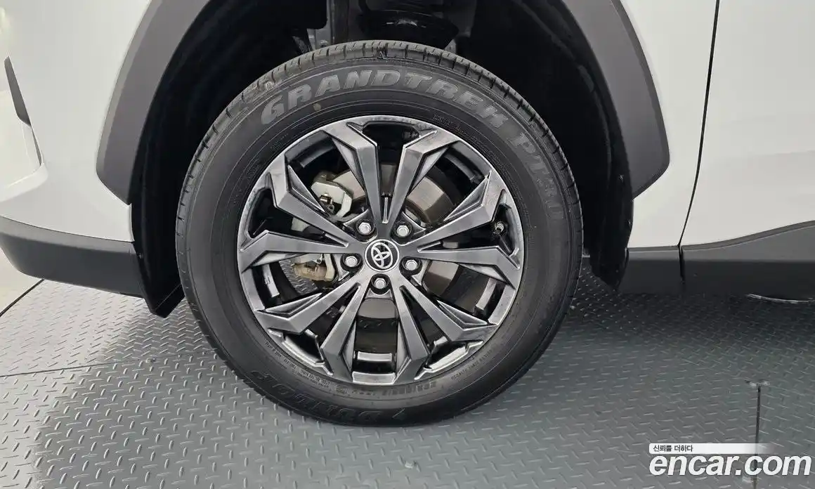 Toyota RAV4 2024 2.5 гидро в Москве № 1624330, фото 4