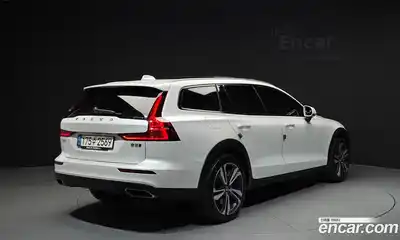 Volvo V60 2021 2.0 гидро в Москве № 1691528, миниатюра 2