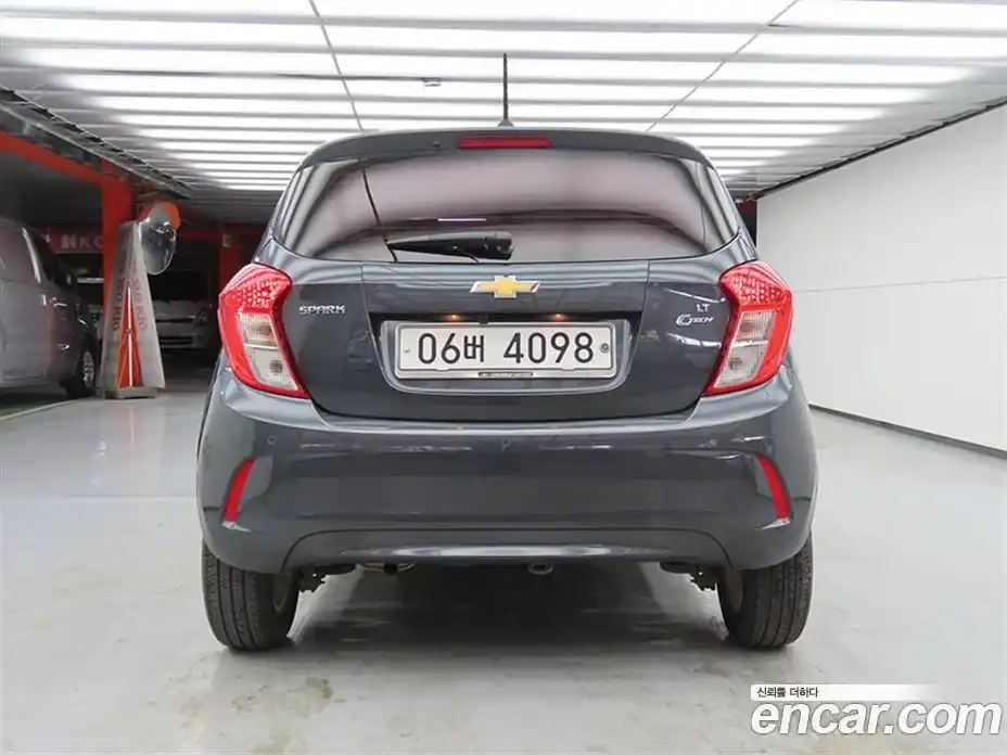 Chevrolet Spark 2017 1.0 гидро в Москве, фото 3