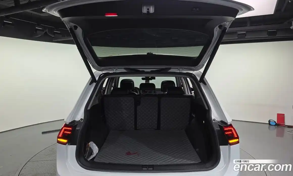 Volkswagen Tiguan 2018 2.0 гидро в Москве № 1838219, фото 20