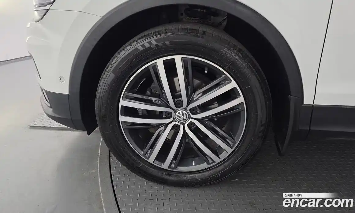 Volkswagen Tiguan 2018 2.0 гидро в Москве № 1838219, фото 5