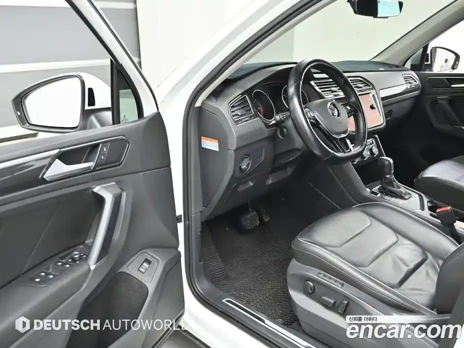Volkswagen Tiguan 2018 2.0 гидро в Москве № 1838273, фото 11