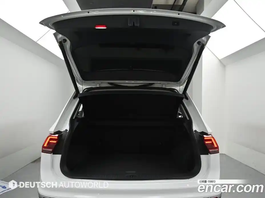 Volkswagen Tiguan 2018 2.0 гидро в Москве № 1838273, фото 19