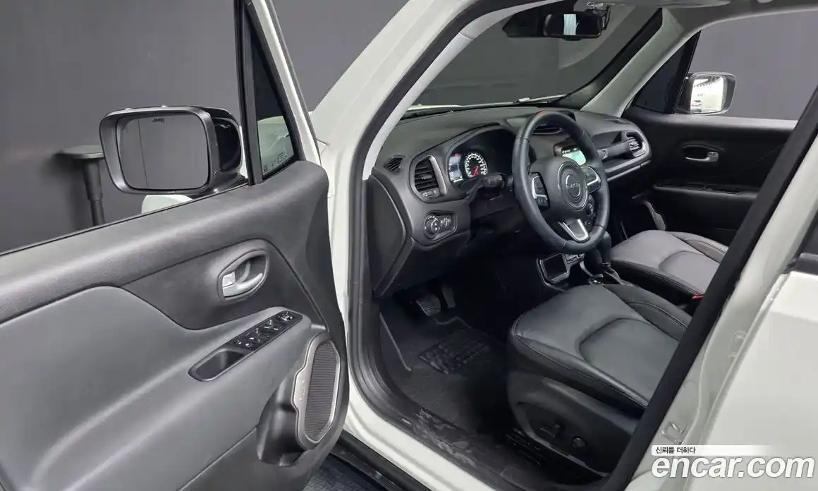 Jeep Renegade 2023 1.3 гидро в Москве № 1838296, фото 12