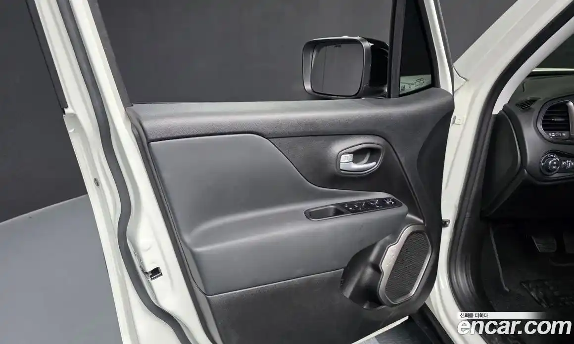 Jeep Renegade 2023 1.3 гидро в Москве № 1838296, фото 13