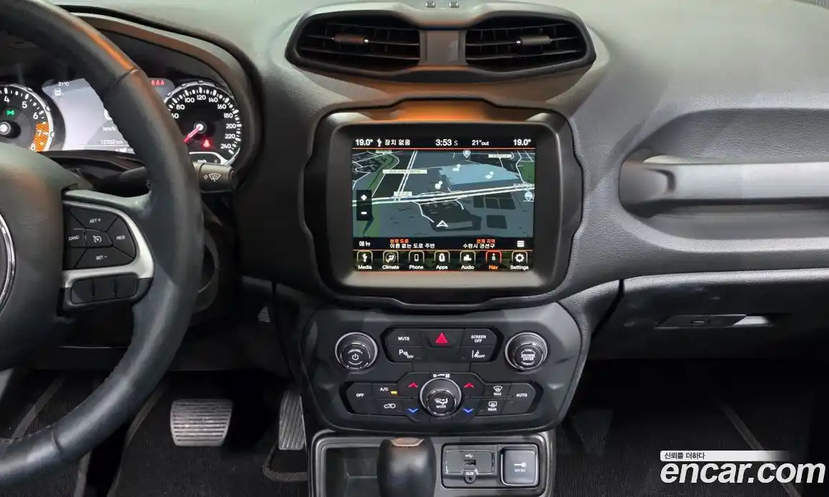 Jeep Renegade 2023 1.3 гидро в Москве № 1838296, фото 19