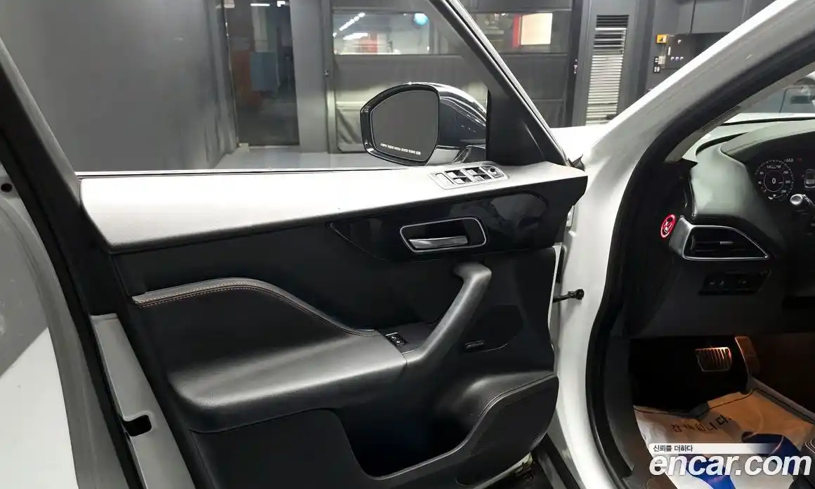 Jaguar F-Pace 2019 2.0 гидро в Москве № 1351099, фото 14