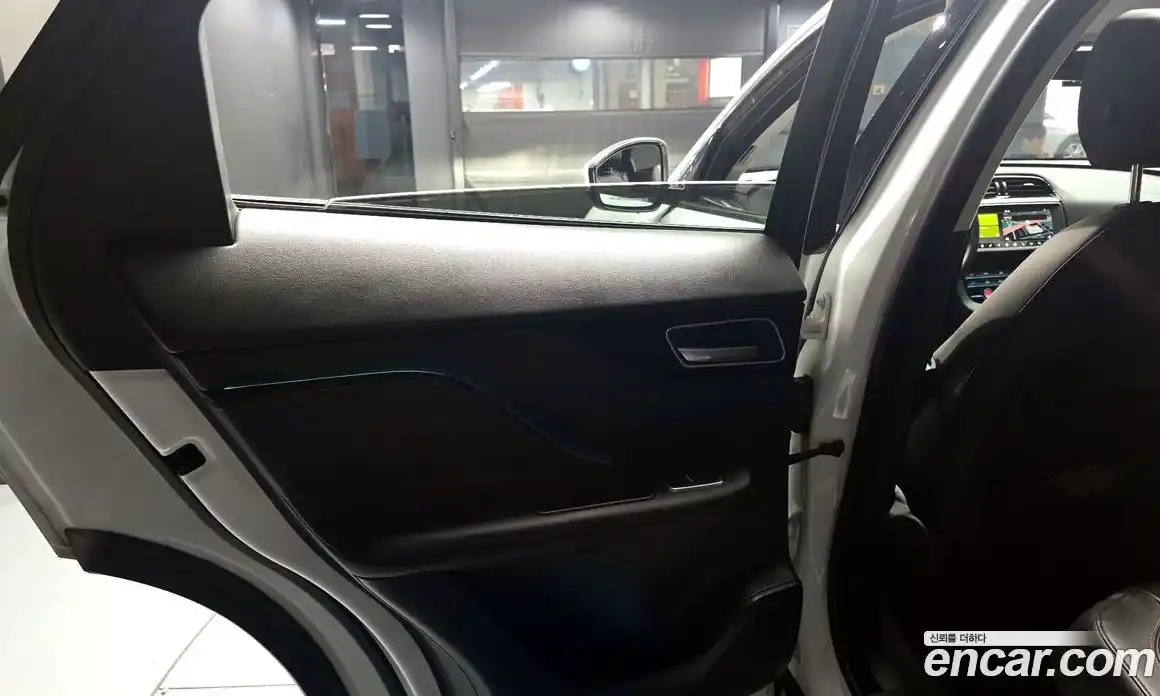 Jaguar F-Pace 2019 2.0 гидро в Москве № 1351099, фото 15
