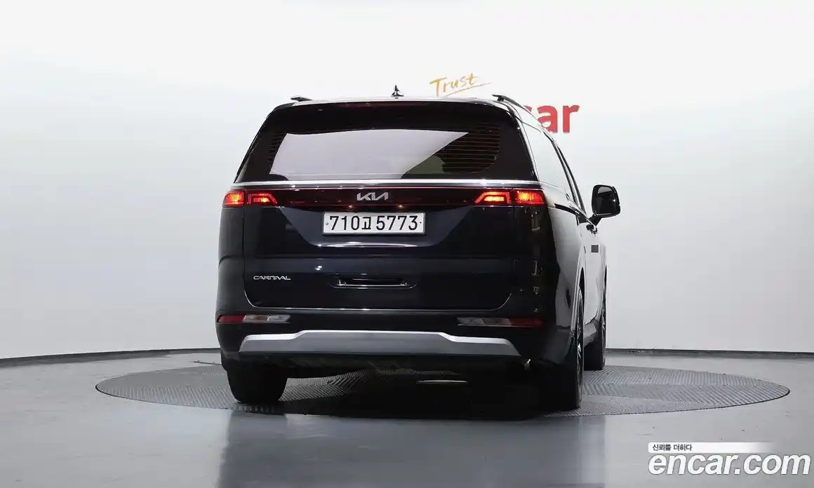 Kia Canival 2023 2.2 гидро в Москве № 1399535, фото 4
