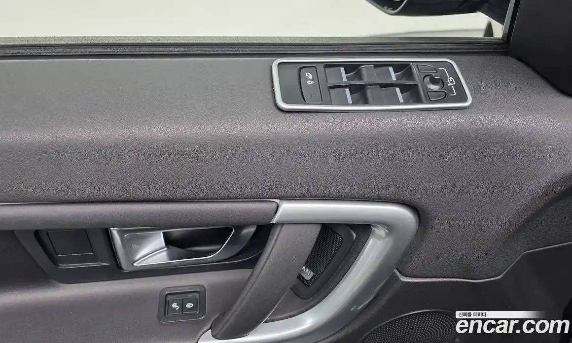 Land Rover Discovery Sport 2017 2.0 гидро в Москве № 1405178, фото 19