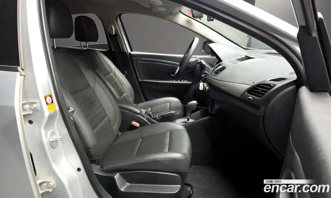 Renault SM3 2018 1.6 гидро в Москве № 1615119, фото 16