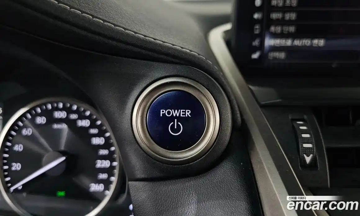 Lexus NX 2018 2.5 гидро в Москве № 1622832, фото 30