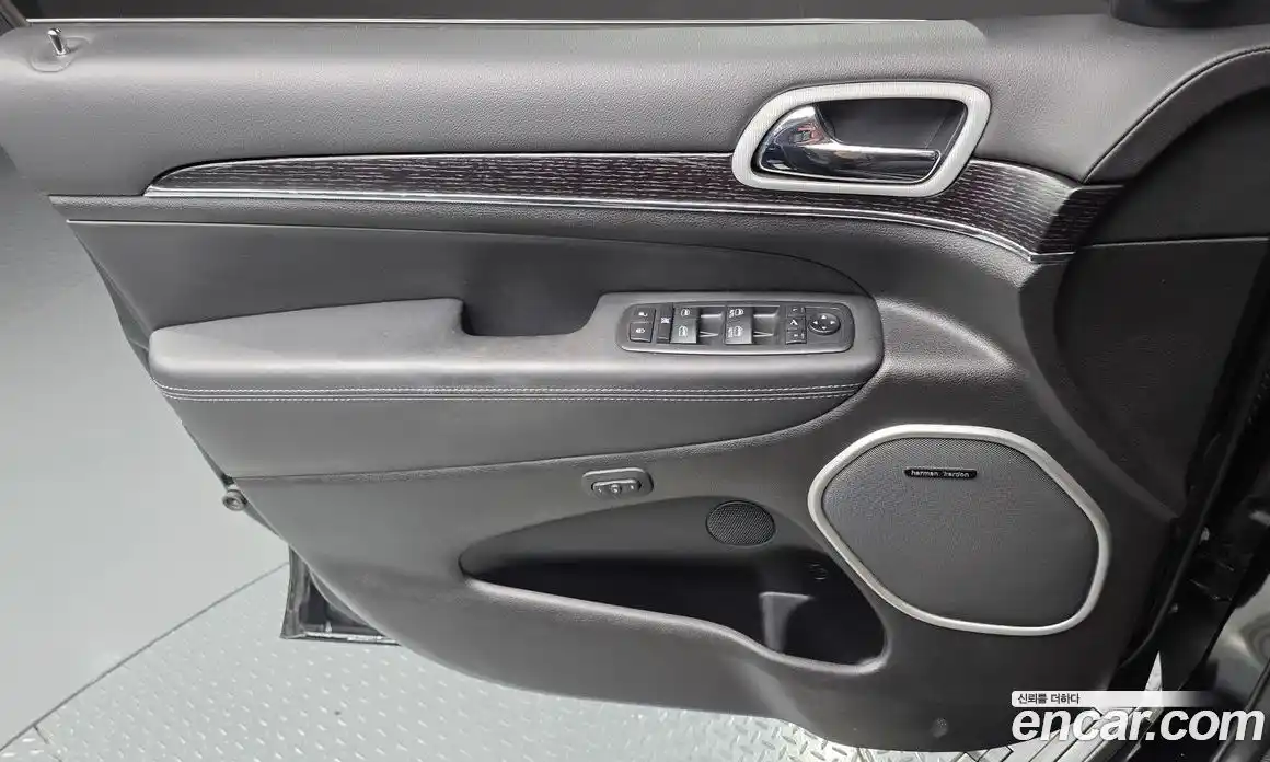 Jeep Cherokee 2019 3.6 гидро в Москве № 1624114, фото 14
