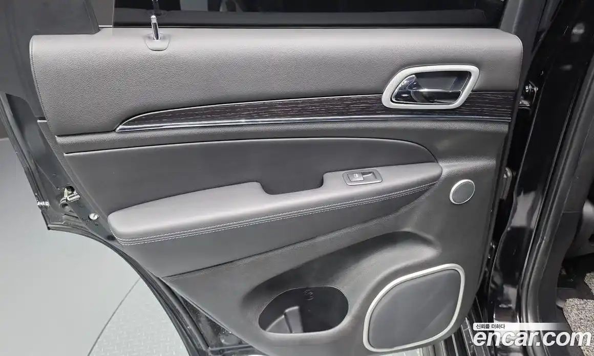 Jeep Cherokee 2019 3.6 гидро в Москве № 1624114, фото 15