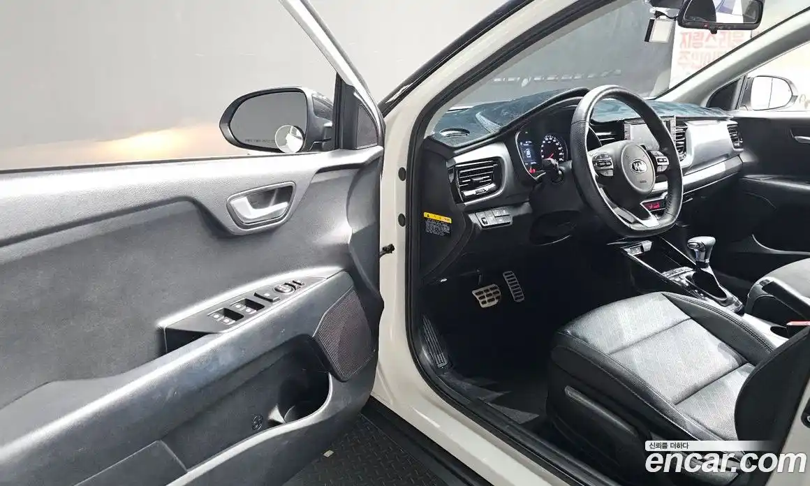 Kia Stonic 2019 1.4 гидро в Москве № 1684959, фото 13