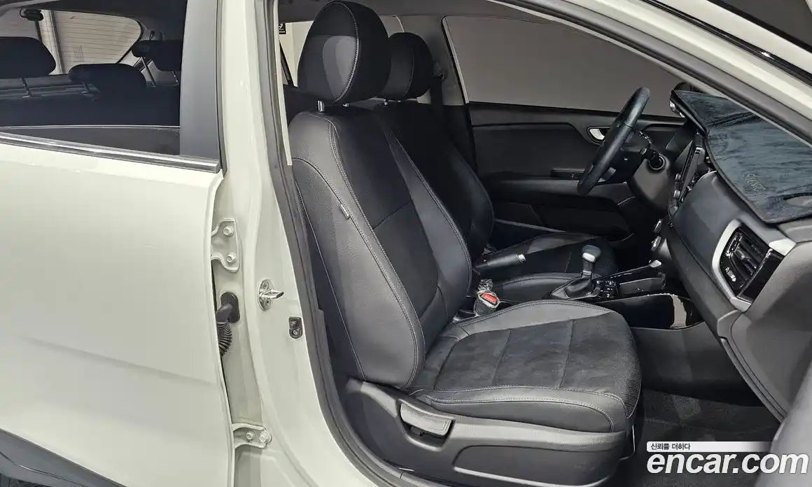 Kia Stonic 2019 1.4 гидро в Москве № 1684959, фото 18