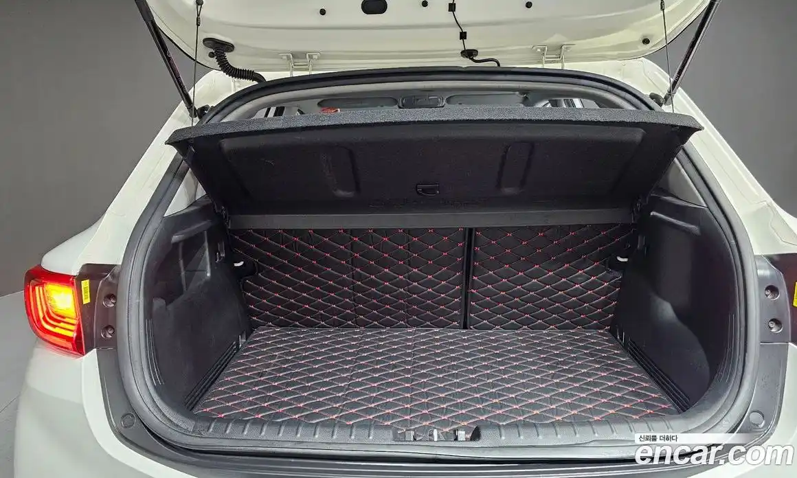 Kia Stonic 2019 1.4 гидро в Москве № 1684959, фото 28