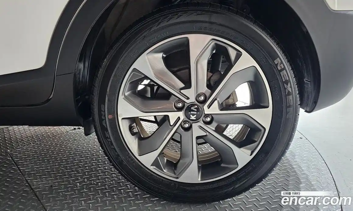 Kia Stonic 2019 1.4 гидро в Москве № 1684959, фото 7